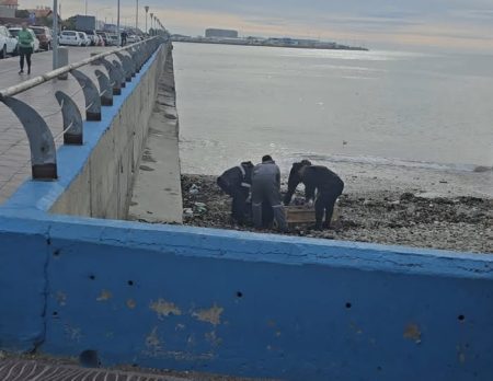 Policía en la Costanera de Comodoro