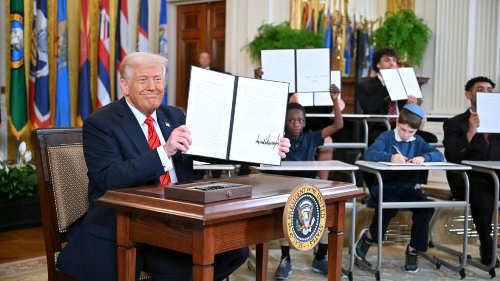 Trump desmantela Departamento de Educación