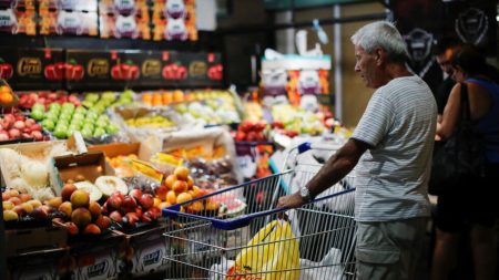 Inflación subió 2,4% febrero