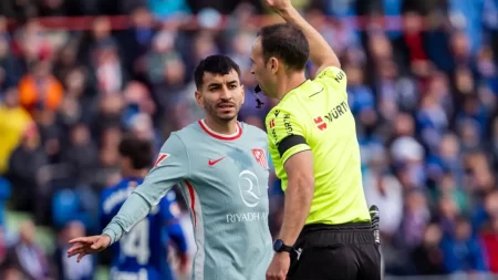 Ángel Correa expulsado en partido del Atlético Madrid