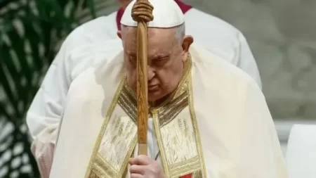 Papa Francisco enfrenta dificultades respiratorias