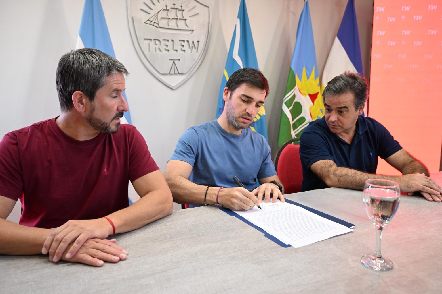 Torres y Merino convenios escolar de Trelew