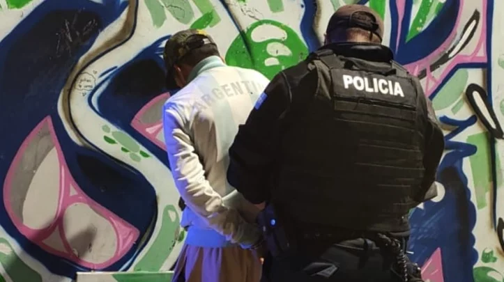 Detienen a un joven con pedidos de captura