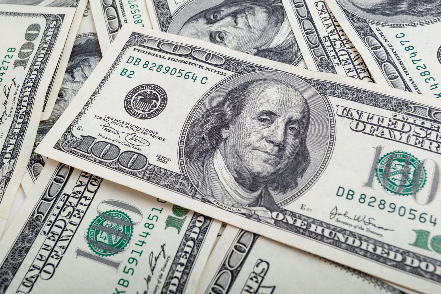 Dólar sigue tendencia bajista