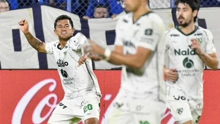 Vélez perdió en Liniers