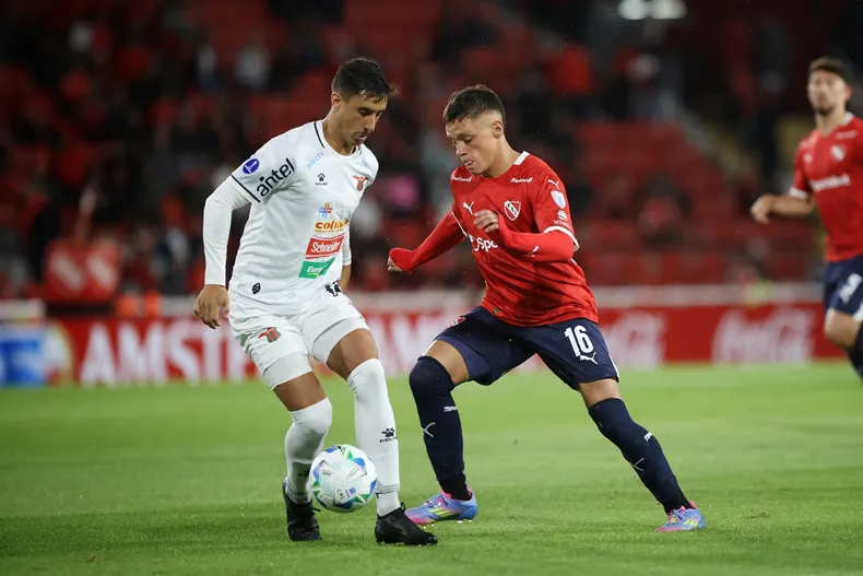 Independiente venció 2-1 a Boston River