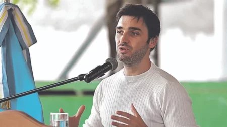 📢 Ignacio Torres llega a Esquel: Firma histórica de obras clave para la región
