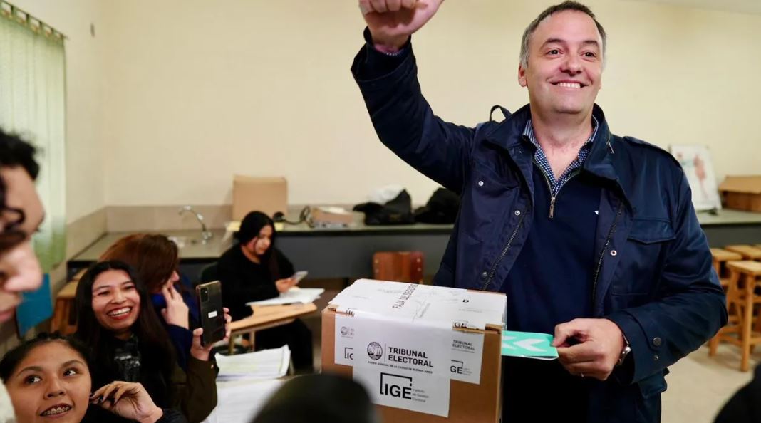 Adorni pidió no hacer tanto escándalo por el video falso de Macri