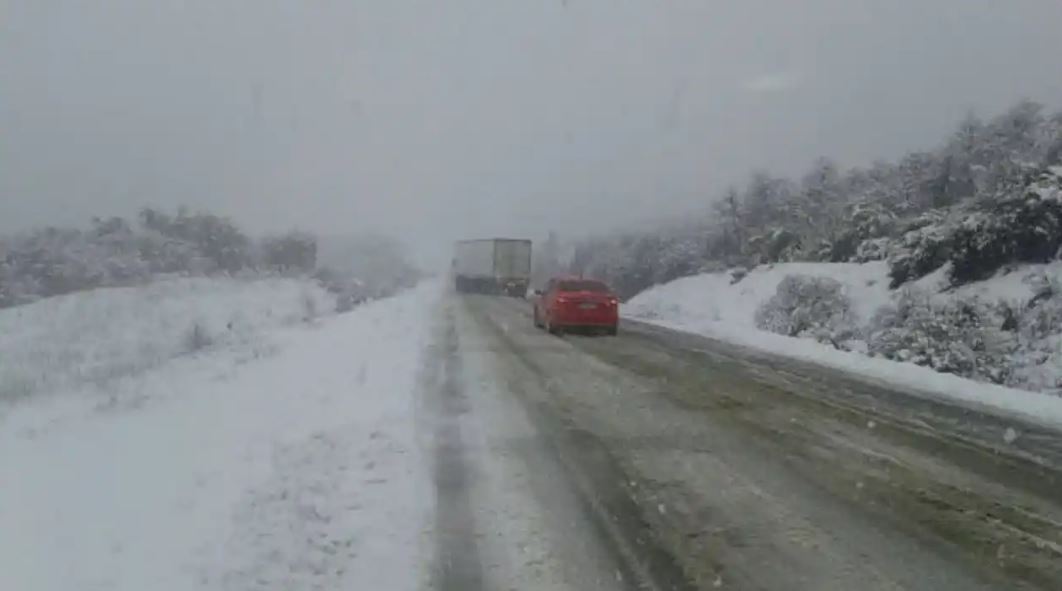 Alerta en la RN40 de la Cordillera - Piden extrema precaución para circular por nieve y barro