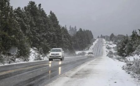 Comenzó a nevar en la Ruta 40 -piden transitar con precaución entre Bariloche y El Bolsón