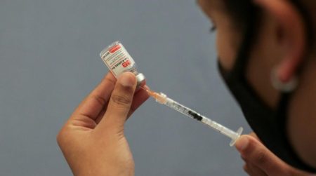 Comodoro - 24 acusados y una enfermera podrían ir presos por robo de vacunas en pandemia