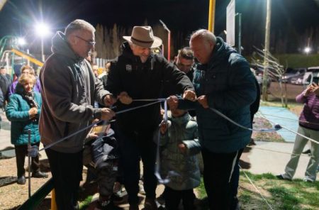 Comodoro - Intendente Othar acompañó la inauguración de la iluminación del Club Veteranos de Laprida