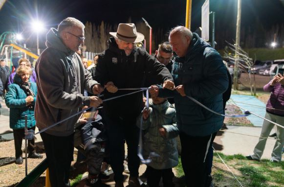 Comodoro - Intendente Othar acompañó la inauguración de la iluminación del Club Veteranos de Laprida