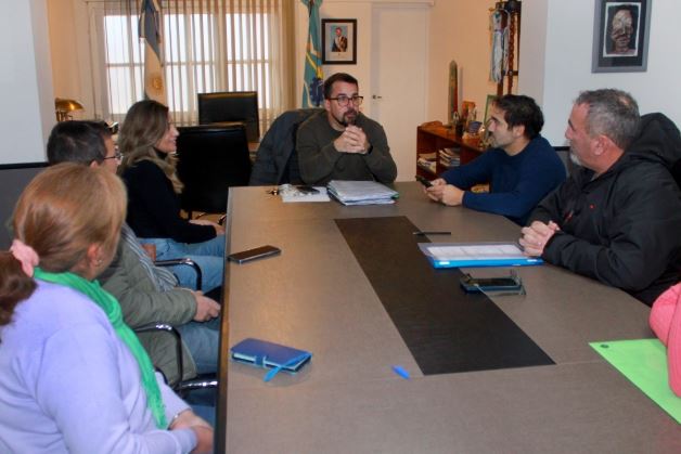 Esquel - Intendente Taccetta recibió a vecinos de Valle Chico y reafirmó el compromiso de llevar servicios a los lotes