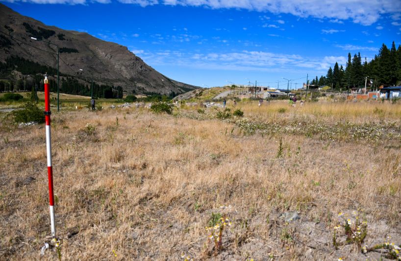 Esquel - Muestreo de la red de agua en Valle Chico -el agua es apta para consumo humano