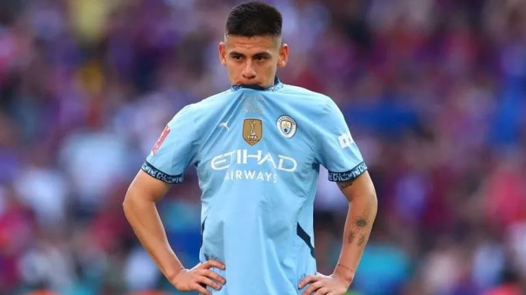 Guardiola no escatimó en elogios hacia Echeverri tras su debut en el Manchester City