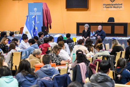 curso de uso y tratamiento de símbolos patrios en Puerto Madryn