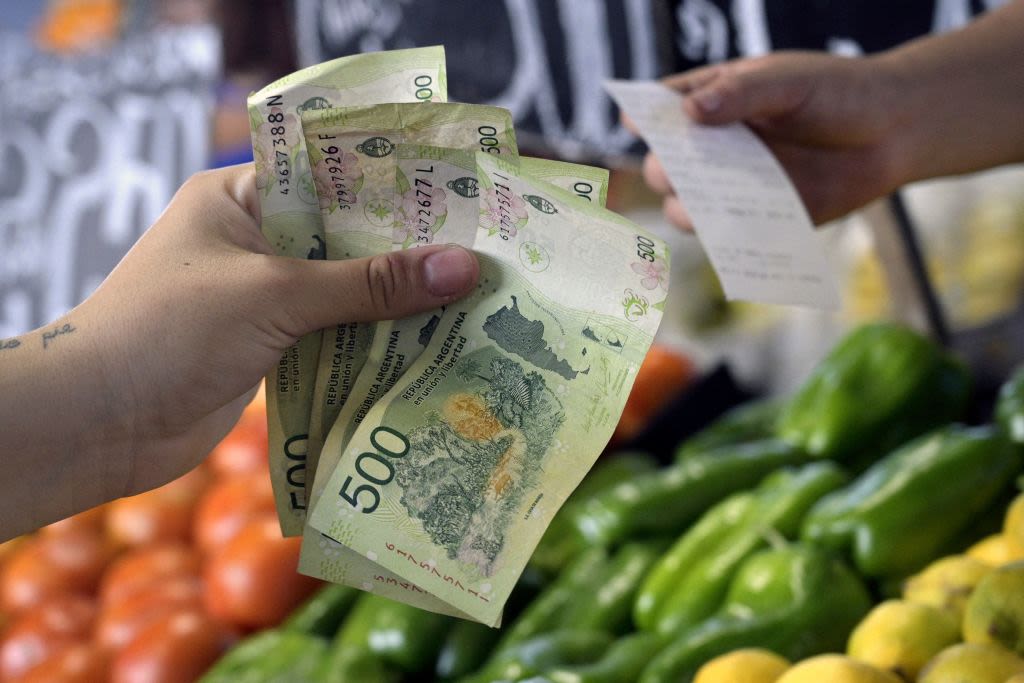 La inflación en Argentina desacelera pero el costo de vida aumenta