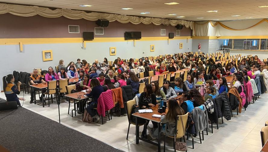 Madryn - Capacitaron en primeros auxilios y uso de extintores portátiles a personal de los Centros de Primera Infancia