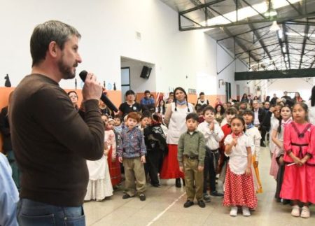 Merino acompañó los actos de las escuelas 201 y 224 y reafirmó su apoyo a las instituciones en Trelew