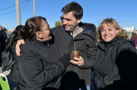 Nacho Torres encabezó una nueva entrega de casas en Trelew