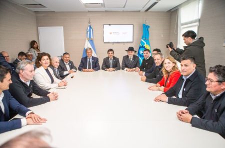 Nacho Torres impulsó la firma de un acuerdo clave para proyectar el futuro energético de Chubut
