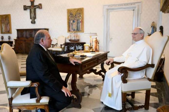 Papa León XIV recibió a Werthein y el canciller lo invitó a viajar a la Argentina