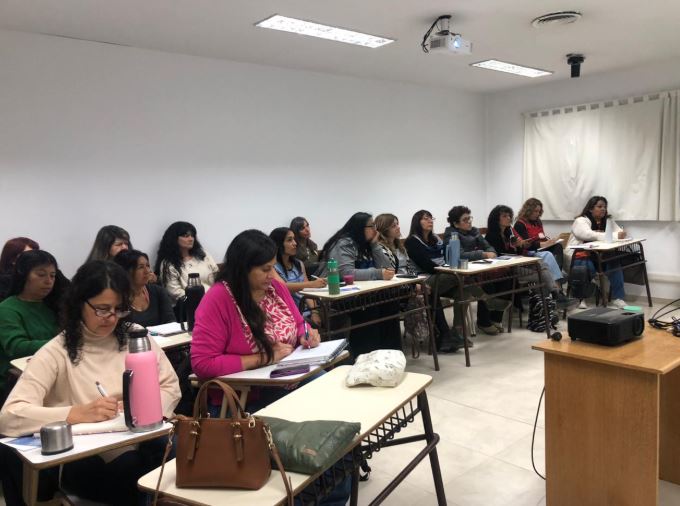 Realizan capacitación en victomología para equipos de acompañamiento escolar en Puerto Madryn