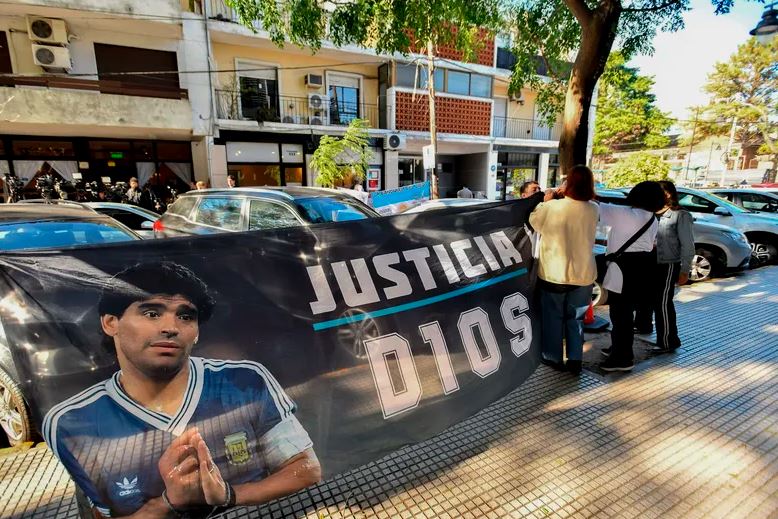 Suspendido por 7 días el juicio por la muerte de Maradona