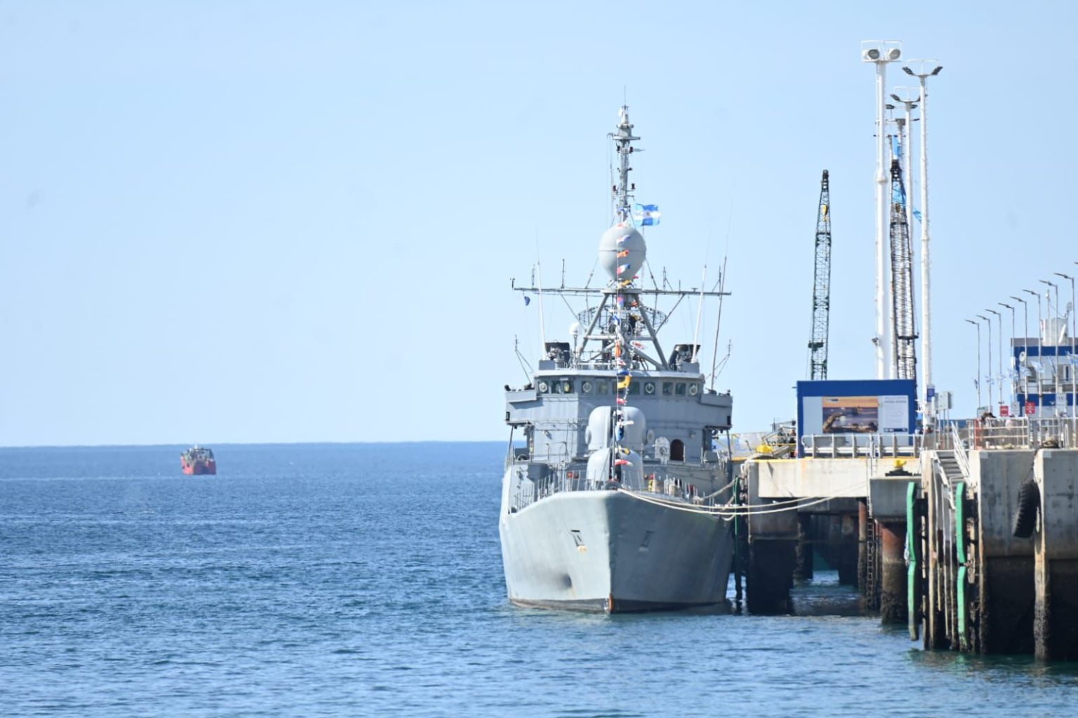 Buques de la Armada en Puerto Madryn