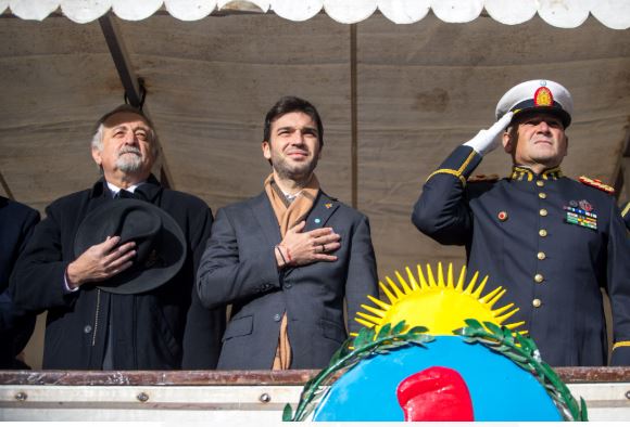 chubut-Nacho Torres encabezó el acto por un nuevo aniversario de la Revolución de Mayo
