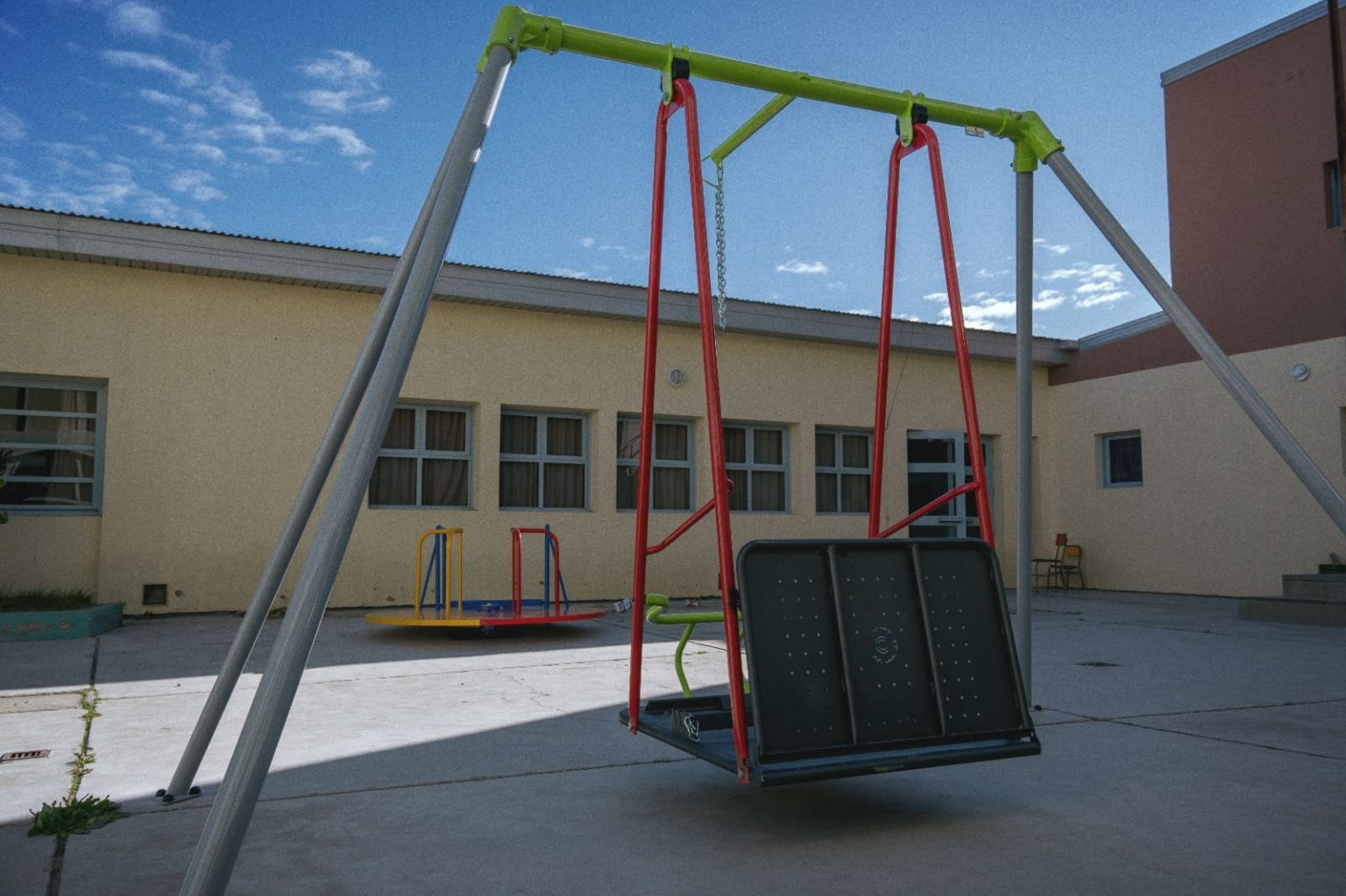 Rawson instala juegos inclusivos en la Escuela Especial N° 504