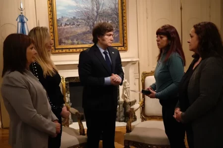 Gobierno condecoró a Luca Aguilar