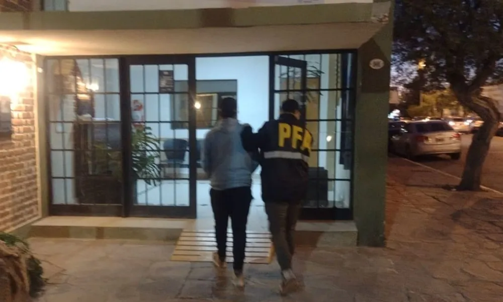 Un hombre con pedido de captura