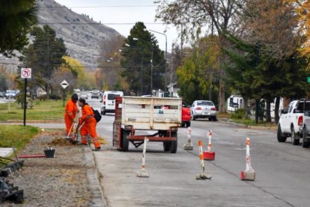 Avanza el plan de bacheo y mejora de calles en distintos sectores de Esquel