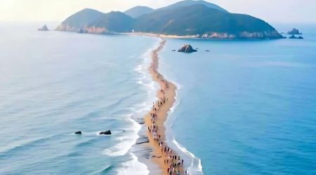 El mar se abre dos veces al año en Jindo, Corea del Sur