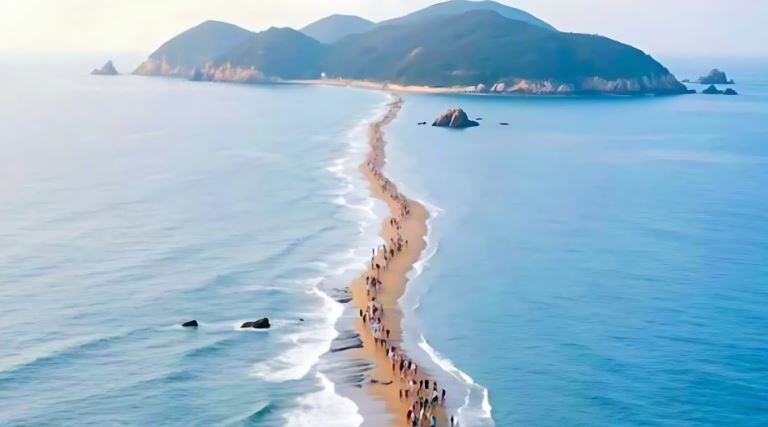 El mar se abre dos veces al año en Jindo, Corea del Sur