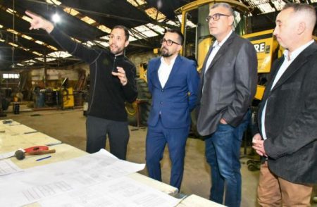 Esquel - Taccetta, Ripa y Torres visitaron los talleres donde avanza la obra del proyecto Laderas
