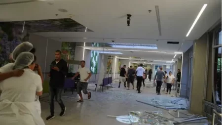 Tensión en Medio Oriente: un misil iraní impactó cerca de un hospital en Israel