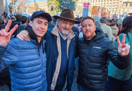 Macharashvili acompañó la marcha en apoyo a Cristina Kirchner junto a otros intendentes de Chubut