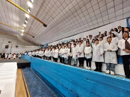 Torres y Merino participaron del emotivo acto de promesa a la Bandera en Trelew