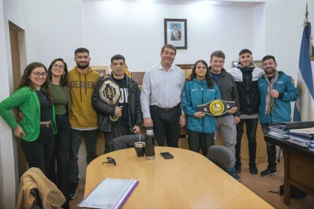 Biss recibió a campeones de artes marciales