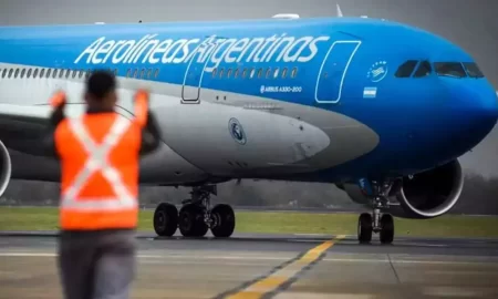 Amenazas de bomba en Aerolíneas: el Gobierno presume sea por la tensión con gremios aeronáuticos