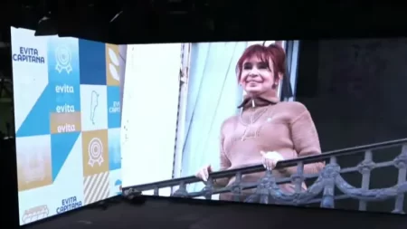 Cristina Kirchner críticas a Luis Caputo