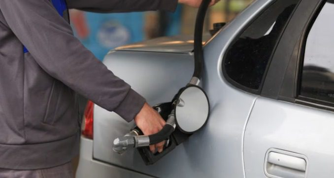 Gobierno aplicará suba parcial de impuestos a los combustibles en agosto y ajuste total en septiembre