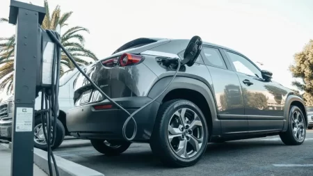 Autos eléctricos e híbridos sin aranceles: los modelos que entrarán a Argentina
