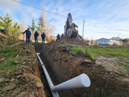 Obras de gas y cloacas avanzan en Comodoro