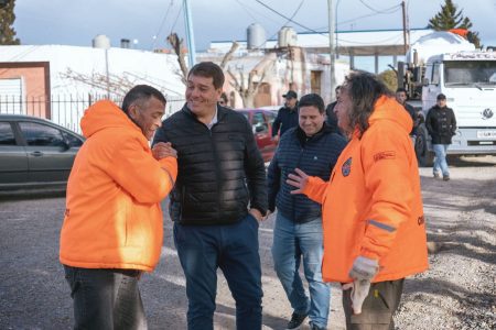 Obra de cordones cuneta en barrio Luis Vernet