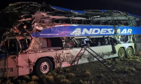 Tragedia en Ruta 3: tres muertos y varios heridos tras un choque entre colectivo y camión