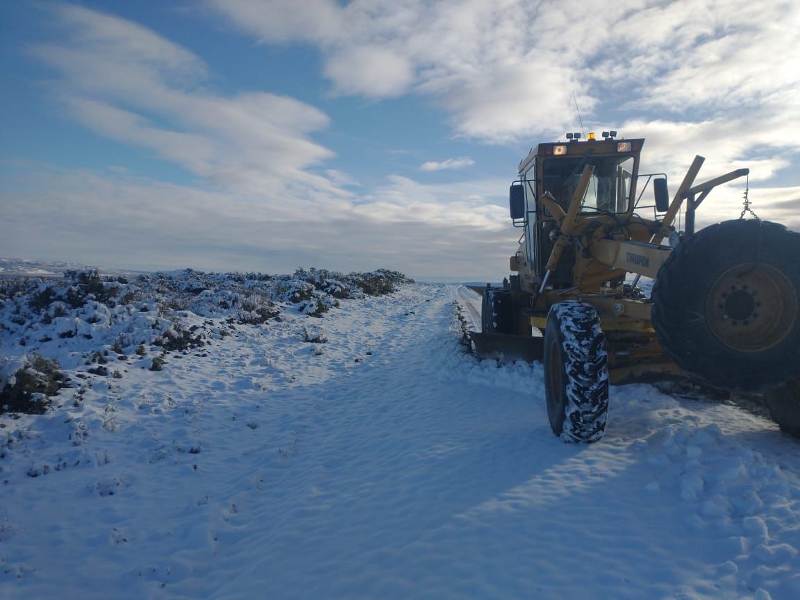 Chubut refuerza el operativo para asegurar la circulación en rutas provinciales tras intensas nevadas